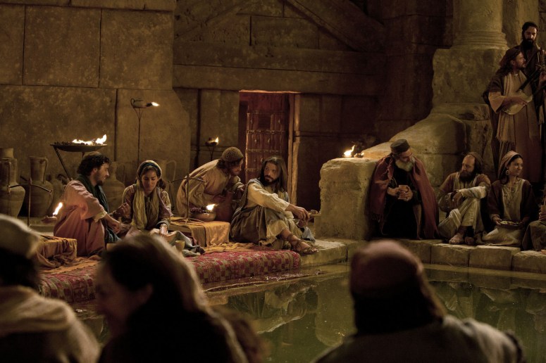 jesus-turns-water-into-wine_wca0116-1800